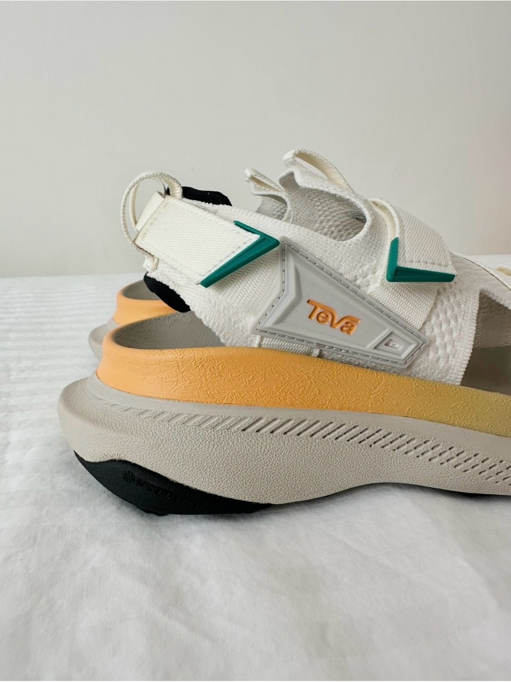 TEVA Aventrail Women’s sandal in Marshmallow Marigold size 8 - Picture 2 of 8